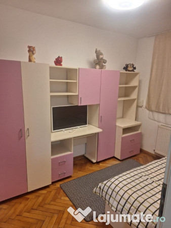 Închiriez apartament 3 camere pe strada Toamnei nr. 1