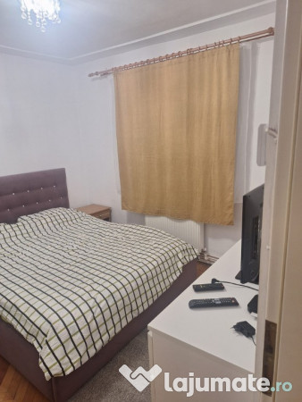 Închiriez apartament 3 camere pe strada Toamnei nr. 1