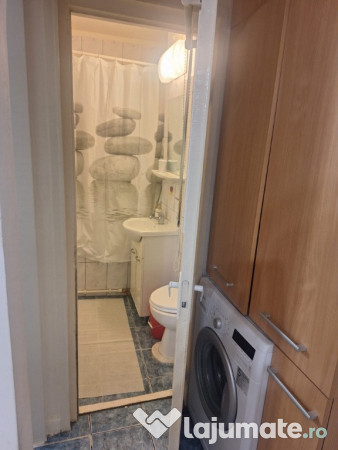 Închiriez apartament 3 camere pe strada Toamnei nr. 1