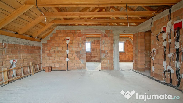 Casă Individuală 5 Camere în Tărlungeni – Zonă Cen... 