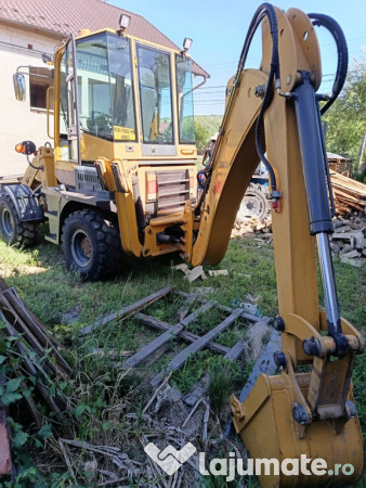 Buldoexcavator WOLF an 2020 cu doar 100 ore 