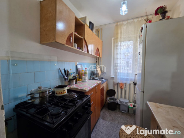 DE VANZARE-APARTAMENT 3 CAMERE-DACIA 