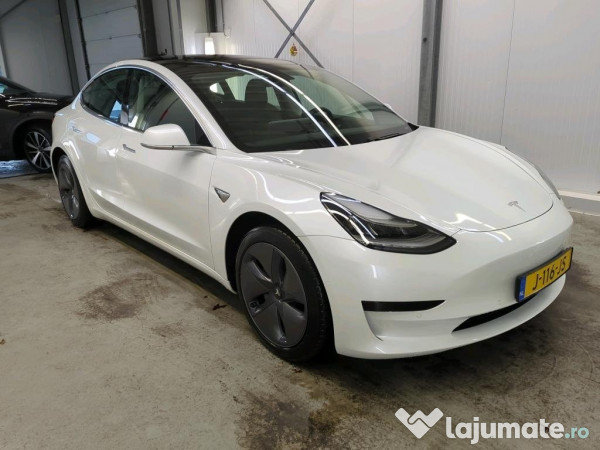 Tesla Model 3 / An 2020 / Numai 25.000km / Ca noua!