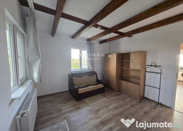 Casa 3 camere si curte cu pomi fructiferi 