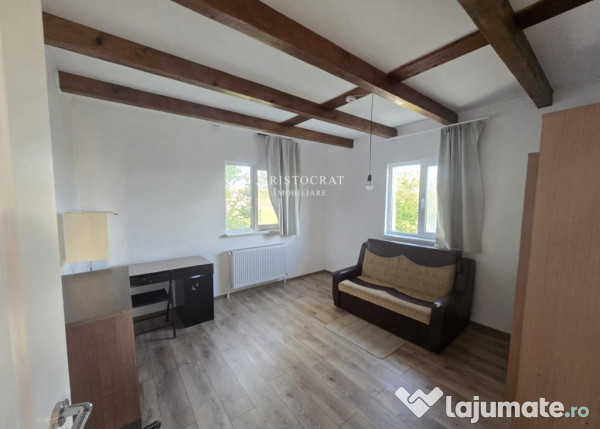 Casa 3 camere si curte cu pomi fructiferi 