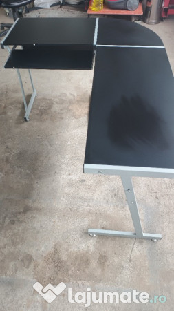 Masa de birou si calculator 