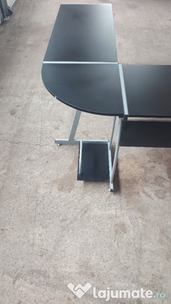 Masa de birou si calculator 