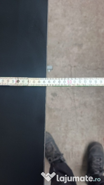 Masa de birou si calculator 