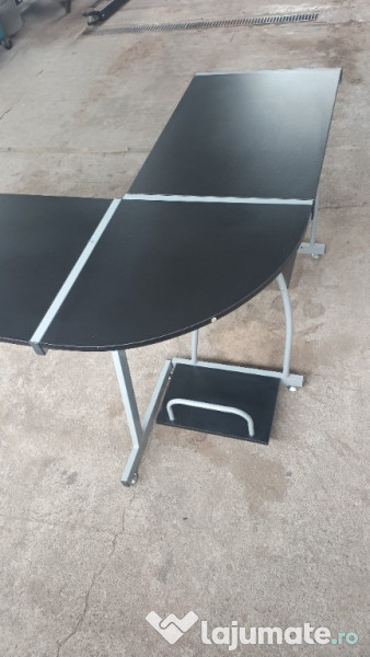 Masa de birou si calculator 