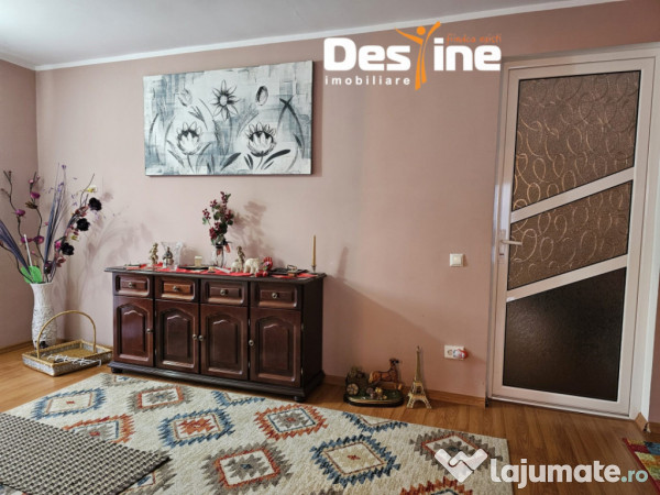 Casa cu etaj si mansarda, 7.200 mp teren, in comuna Probota 