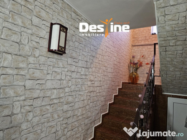 Casa cu etaj si mansarda, 7.200 mp teren, in comuna Probota 