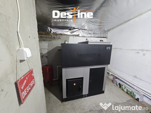 Casa cu etaj si mansarda, 7.200 mp teren, in comuna Probota 