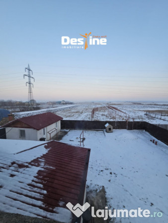 Casa cu etaj si mansarda, 7.200 mp teren, in comuna Probota 