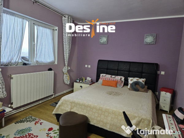 Casa cu etaj si mansarda, 7.200 mp teren, in comuna Probota 