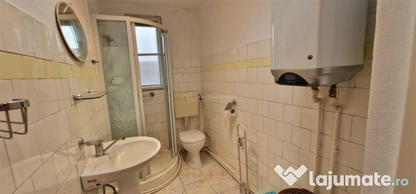 Chirie Resita Apartament 90 mp. etj.1 la casa. 