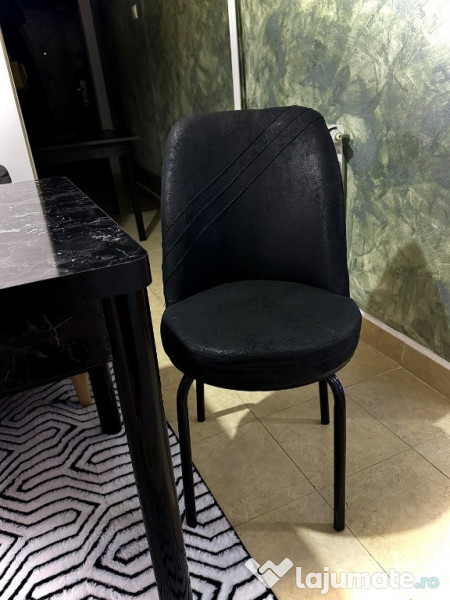 Masă extensibila cu 4 scaune 