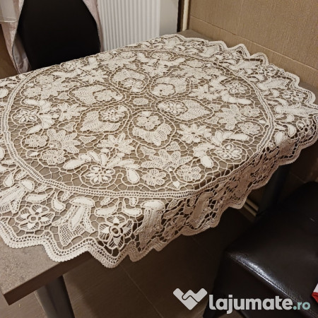 Fata de masa din macrame. 