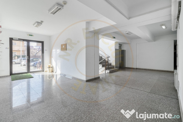 Apartament decomandat cu curte proprie de 170 mp 