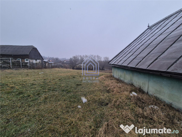 Teren 2300 mp cu casa batraneasca Liteni, Moara - central