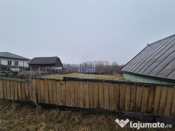 Teren 2300 mp cu casa batraneasca Liteni, Moara - central