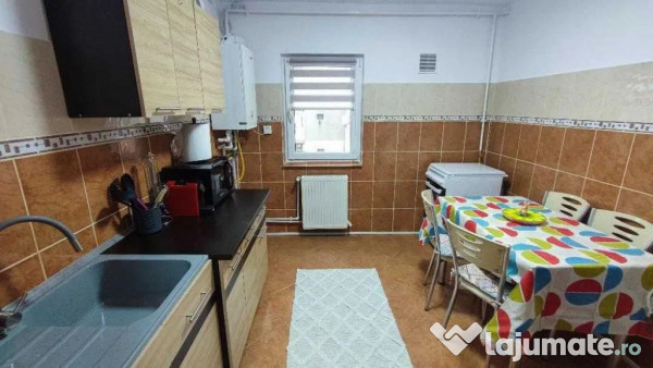 Inel 2 scoala 39-apartament 4 camere la cheie 