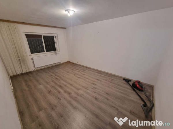 Faleza nord-apartament 2 camere decomandat cu gaze 