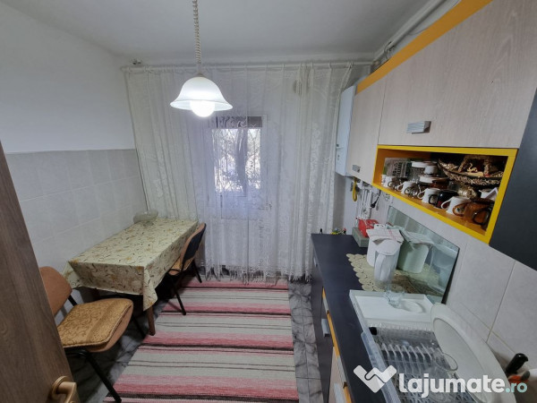 Faleza nord-apartament 2 camere decomandat cu gaze 