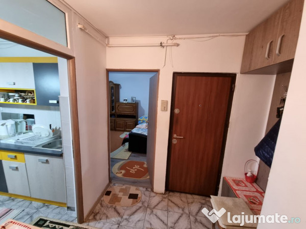 Faleza nord-apartament 2 camere decomandat cu gaze 