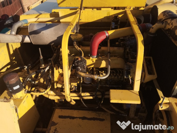 Combina agricola New Holland tx 66 