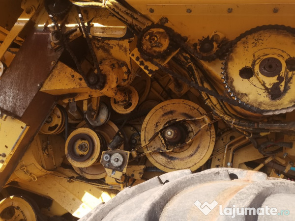 Combina agricola New Holland tx 66 