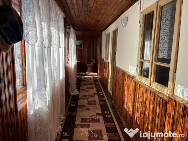 Casa gospodarului, bine întreținută, cu teren generos – Comarnic 