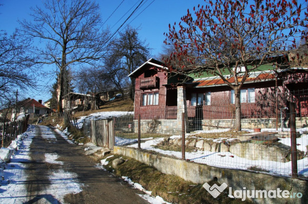 Casa gospodarului, bine întreținută, cu teren generos – Comarnic 