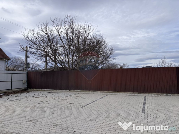 Casă / Vilă cu 4 camere de vânzare 