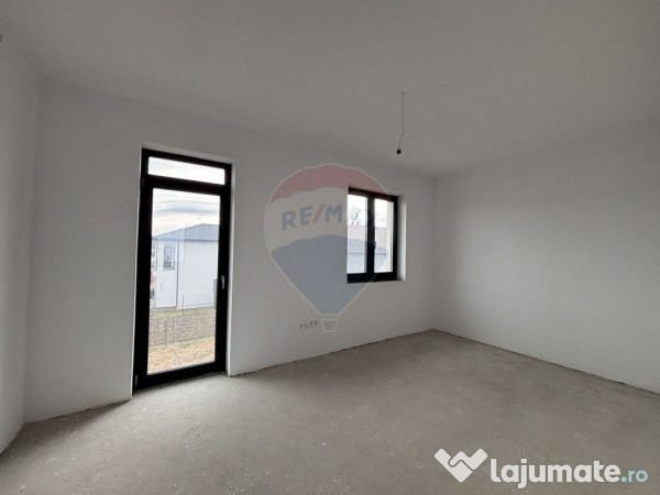 Casă / Vilă cu 4 camere de vânzare 