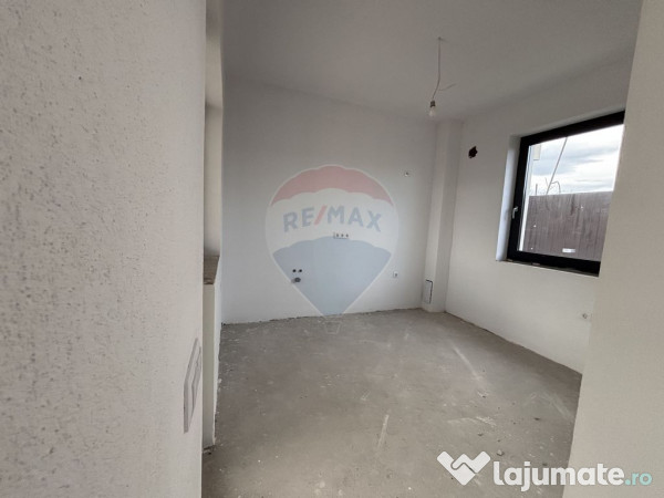 Casă / Vilă cu 4 camere de vânzare 