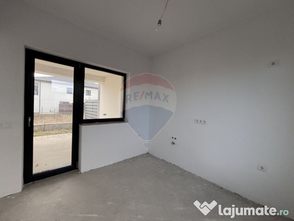 Casă / Vilă cu 4 camere de vânzare 