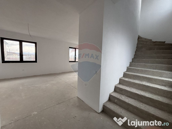 Casă / Vilă cu 4 camere de vânzare 