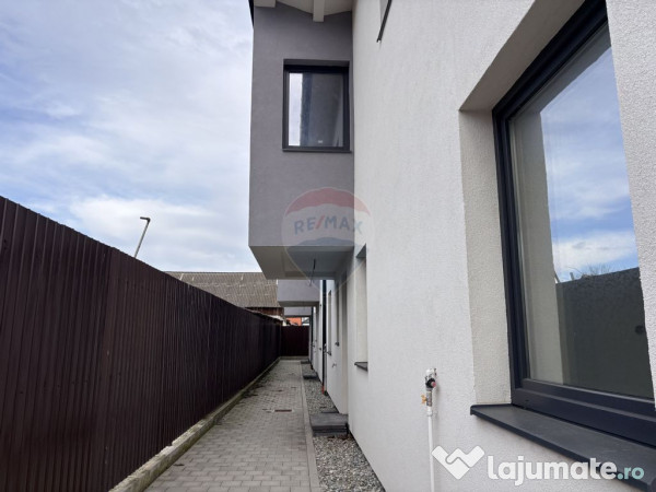 Casă / Vilă cu 4 camere de vânzare 