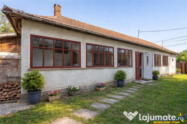 FILM! De casa traditionala, cu dependinte si facilitati, in