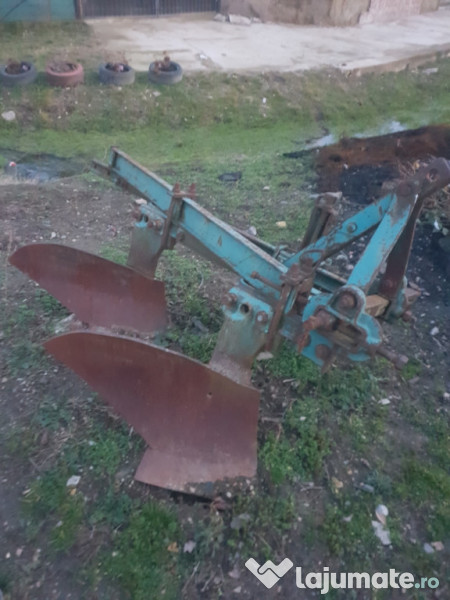 Tractor u650+plug+remorca 