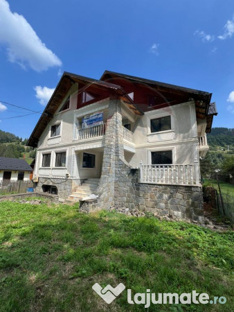 Casă / Vilă 7 camere sat Mădei comuna Borca Jud Neamț 