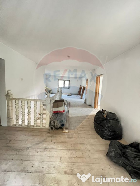 Casă / Vilă 7 camere sat Mădei comuna Borca Jud Neamț 