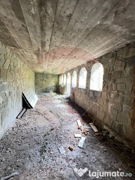 Casă / Vilă 7 camere sat Mădei comuna Borca Jud Neamț 