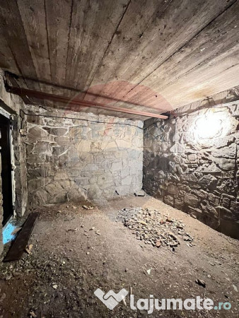 Casă / Vilă 7 camere sat Mădei comuna Borca Jud Neamț 