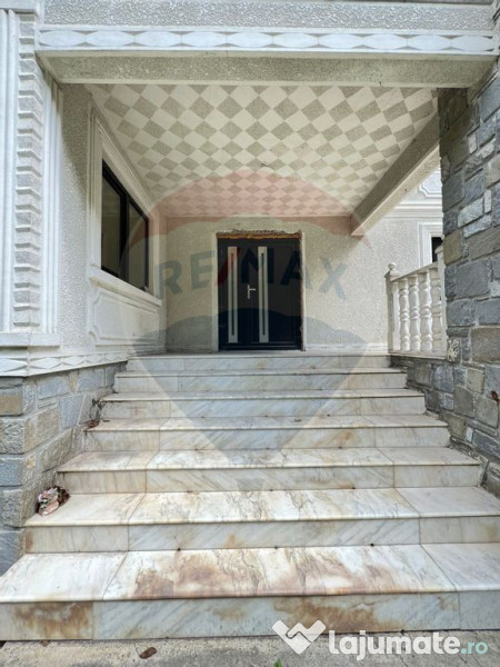 Casă / Vilă 7 camere sat Mădei comuna Borca Jud Neamț 