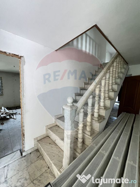 Casă / Vilă 7 camere sat Mădei comuna Borca Jud Neamț 