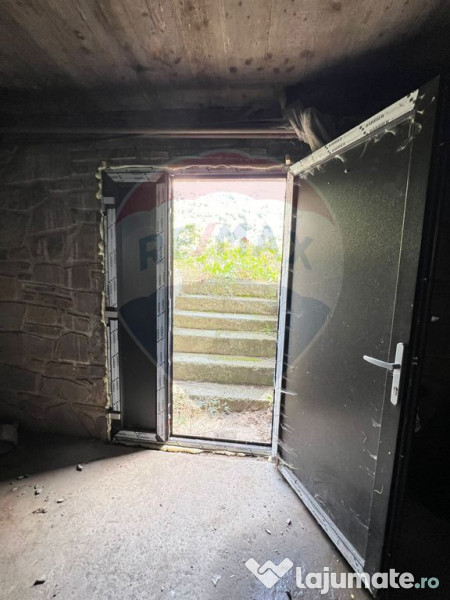 Casă / Vilă 7 camere sat Mădei comuna Borca Jud Neamț 