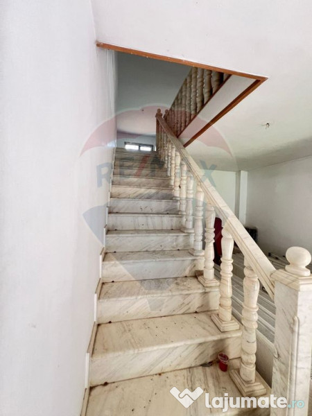 Casă / Vilă 7 camere sat Mădei comuna Borca Jud Neamț 