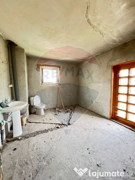 Casă / Vilă 7 camere sat Mădei comuna Borca Jud Neamț 