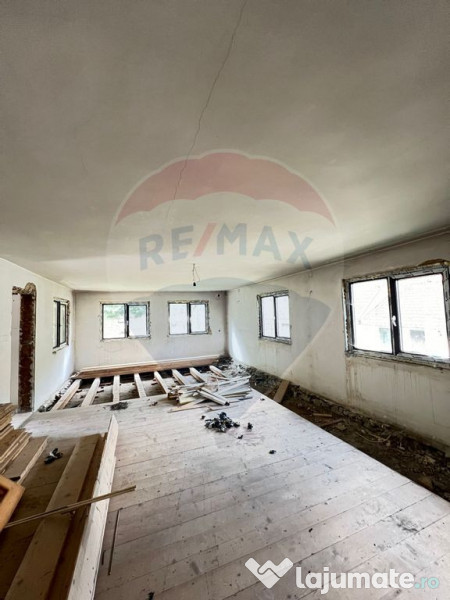 Casă / Vilă 7 camere sat Mădei comuna Borca Jud Neamț 